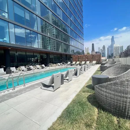Brand New Luxe Convertible Studio/downtown Views Apartment