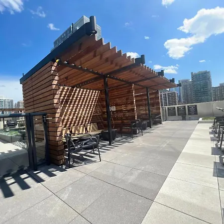 Brand New Luxe Convertible Studio/downtown Views