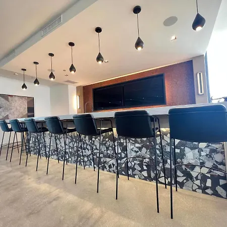 Apartment Brand New Luxe Convertible Studio/downtown Views *