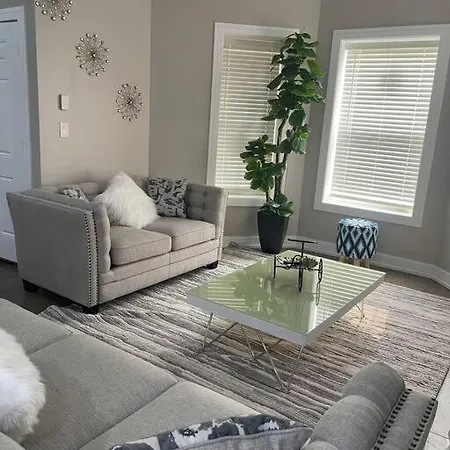 Exec Lux Wth 3 Level,6 Bdrms/3bth & 2 Kitchen