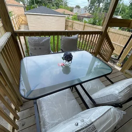 Exec Lux Wth 3 Level,6 Bdrms/3bth & 2 Kitchen * Chicago