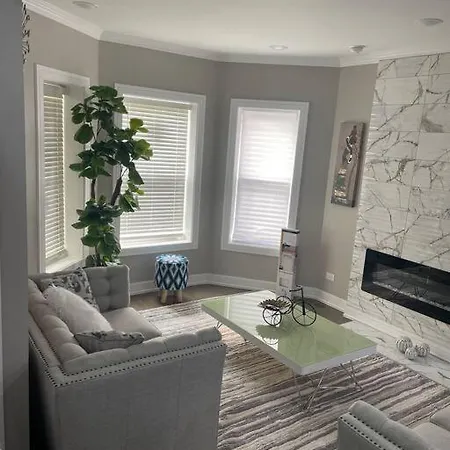 Apartment Exec Lux Wth 3 Level,6 Bdrms/3bth & 2 Kitchen Chicago