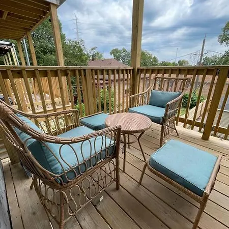 Exec Lux Wth 3 Level,6 Bdrms/3bth & 2 Kitchen