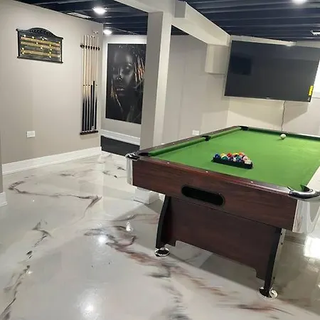 Exec Lux Wth 3 Level,6 Bdrms/3bth & 2 Kitchen *