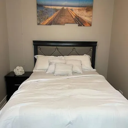 Exec Lux Wth 3 Level,6 Bdrms/3bth & 2 Kitchen Chicago