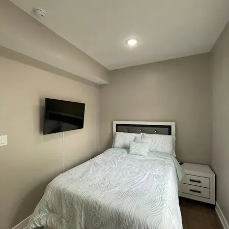 Exec Lux Wth 3 Level,6 Bdrms/3bth & 2 Kitchen Apartment