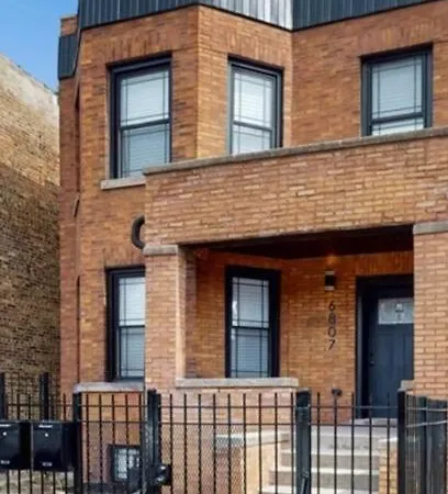 Exec Lux Wth 3 Level,6 Bdrms/3bth & 2 Kitchen * Chicago