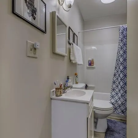 Historical Pullman - Fully Furnished Apartment