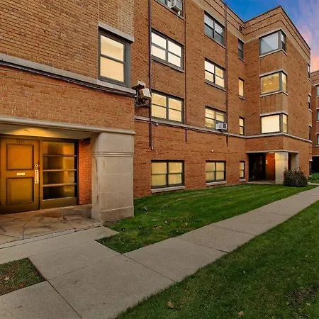 2br Roomy & Stylish In Rogers Park - Sheridan N2 Apartment *