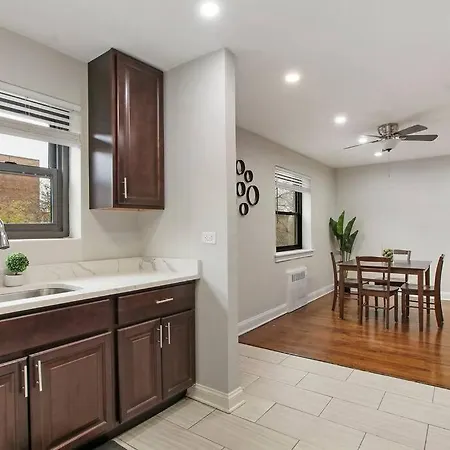 2br Roomy & Stylish In Rogers Park - Sheridan N2 Chicago