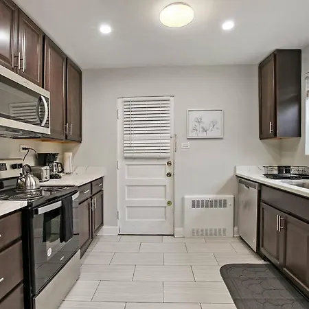 Apartment 2br Roomy & Stylish In Rogers Park - Sheridan N2 *