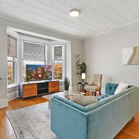 2br Bright And Lovely - Leland 3 Apartment Chicago