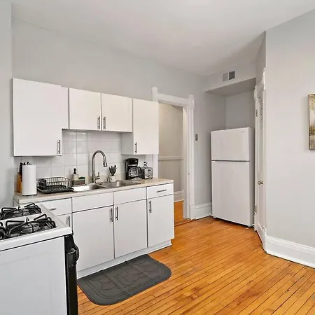 2br Bright And Lovely - Leland 3 Apartment Chicago