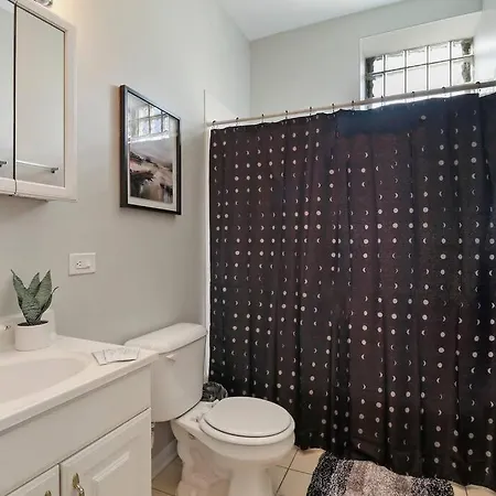 2br Bright And Lovely - Leland 3 Apartment