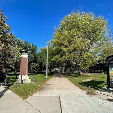 Spacious, Private, 1 Bedroom Apt! Chicago