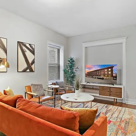Enchanting 2br Apt With In-unit Laundry - 53rd St 3 Apartment