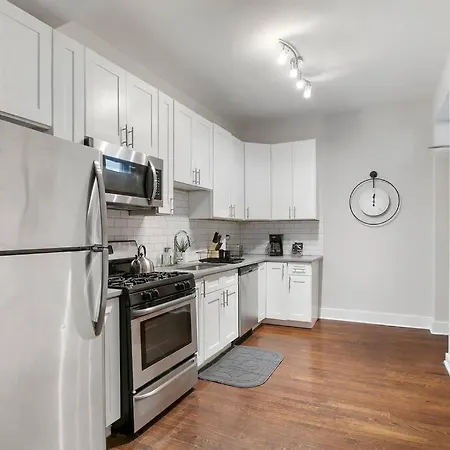 Enchanting 2br Apt With In-unit Laundry - 53rd St 3 *