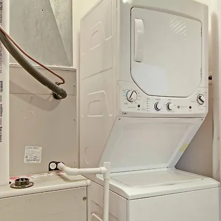 Enchanting 2br Apt With In-unit Laundry - 53rd St 3 *