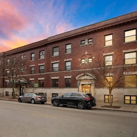 Enchanting 2br Apt With In-unit Laundry - 53rd St 3