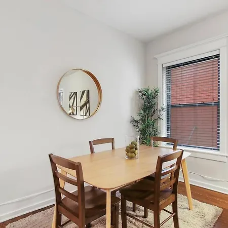 Enchanting 2br Apt With In-unit Laundry - 53rd St 3 Apartment *