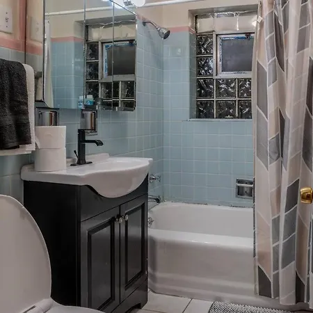 Apartment Living Bliss 3br Gem Near Parks And Dining *
