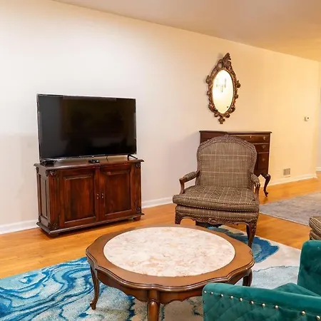 Apartment Living Bliss 3br Gem Near Parks And Dining *