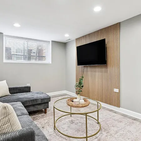 Brand New Luxury Cozy Garden Unit