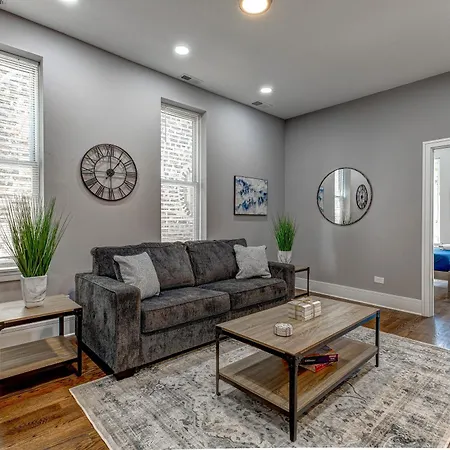 Spacious Ukrainian Village Retreat Chicago