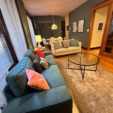 Holiday home Huge Lakeview Retreat Sleeping 20 With Parking! Chicago