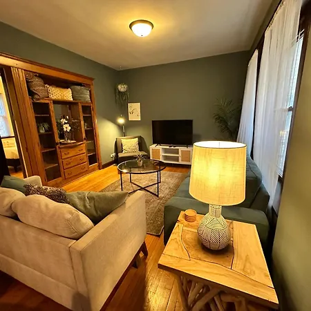 Holiday home Huge Lakeview Retreat Sleeping 20 With Parking!