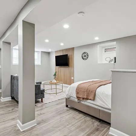 Brand New Luxury Cozy Garden Unit * Chicago
