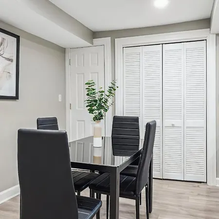 Brand New Luxury Cozy Garden Unit Apartment Chicago