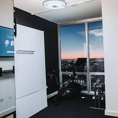 Stunning Panoramic Views & Free Parking Apartment Chicago