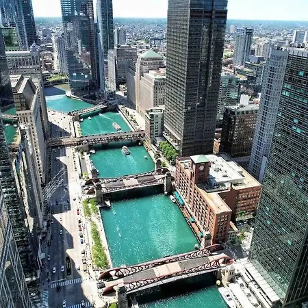 Brand New Luxury Cozy Garden Unit Apartment Chicago
