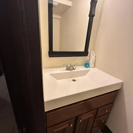 Huge Lakeview Retreat Sleeping 20 With Parking! *