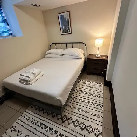 Huge Lakeview Retreat Sleeping 20 With Parking! Holiday home