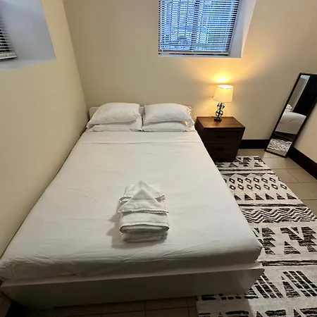 Huge Lakeview Retreat Sleeping 20 With Parking!