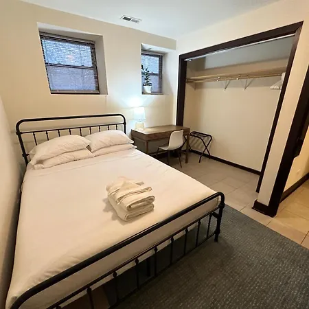 Huge Lakeview Retreat Sleeping 20 With Parking! *