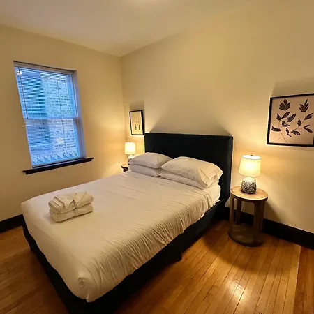 Huge Lakeview Retreat Sleeping 20 With Parking!