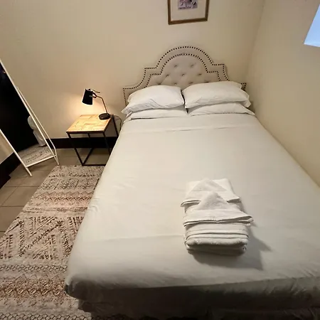 Huge Lakeview Retreat Sleeping 20 With Parking! Holiday home *