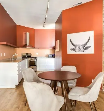 Apartment 858-2n Beautifully Remodeled Flat Downtown *