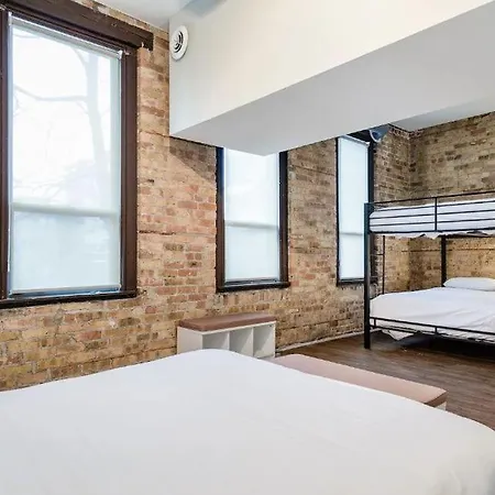 858-2n Beautifully Remodeled Flat Downtown Apartment Chicago