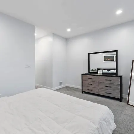 Lavish Near Lake/sox & Downtown Apartment Chicago