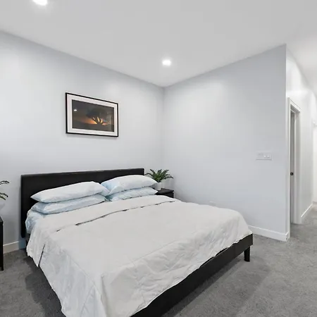 Lavish Near Lake/sox & Downtown Apartment Chicago