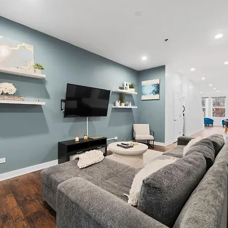 Lavish Near Lake/sox & Downtown Apartment Chicago
