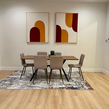 Apartment First Floor In Chicago
