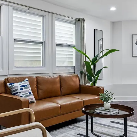 Apartment Contemporary 3br Irving Park Gem Near Expressway