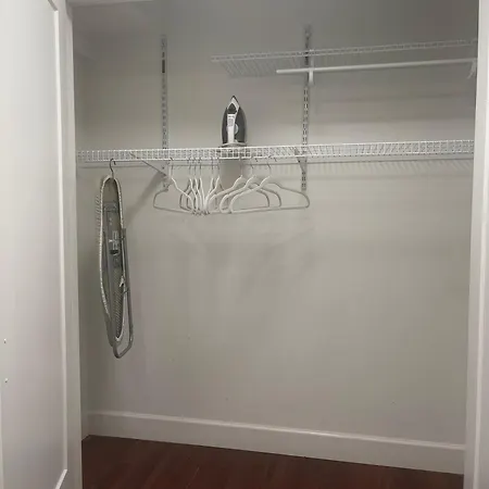 Contemporary 3br Irving Park Gem Near Expressway