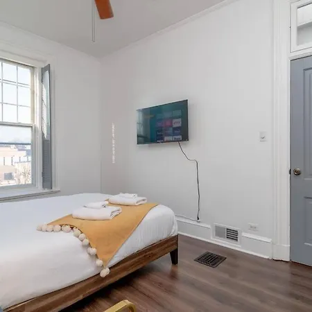 Historical 5 Bedroom That Sleeps 12 Guests With Patio, Fireplace, Grill And Free Parking Villa *