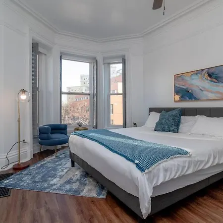 Historical 5 Bedroom That Sleeps 12 Guests With Patio, Fireplace, Grill And Free Parking